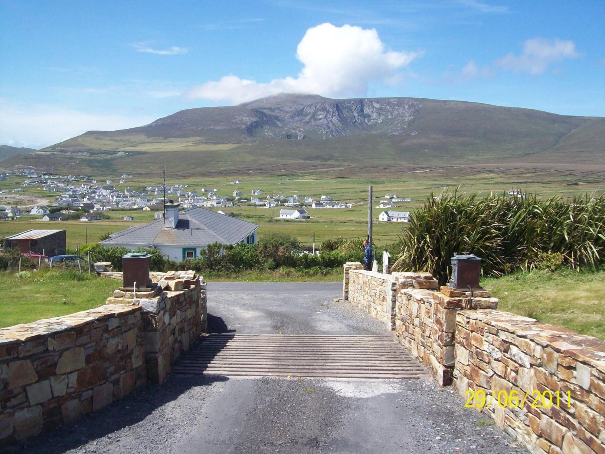 Achill West Coast House Bed & Breakfast Dooagh Bagian luar foto