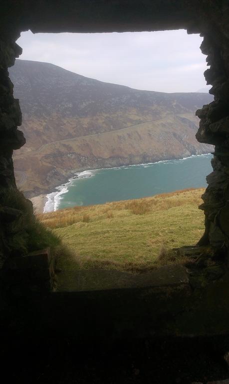 Achill West Coast House Bed & Breakfast Dooagh Bagian luar foto
