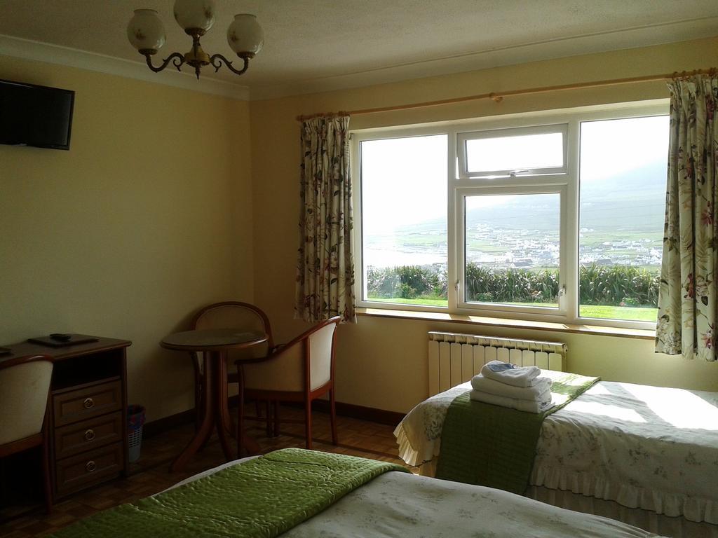 Achill West Coast House Bed & Breakfast Dooagh Bagian luar foto