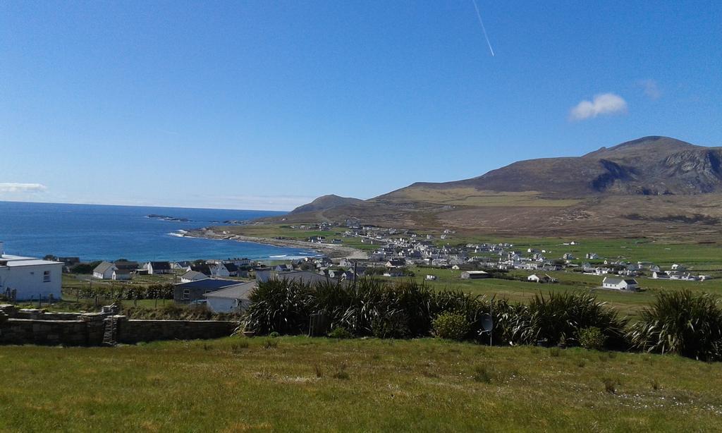 Achill West Coast House Bed & Breakfast Dooagh Bagian luar foto