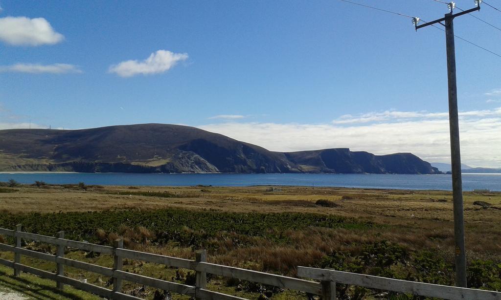 Achill West Coast House Bed & Breakfast Dooagh Bagian luar foto