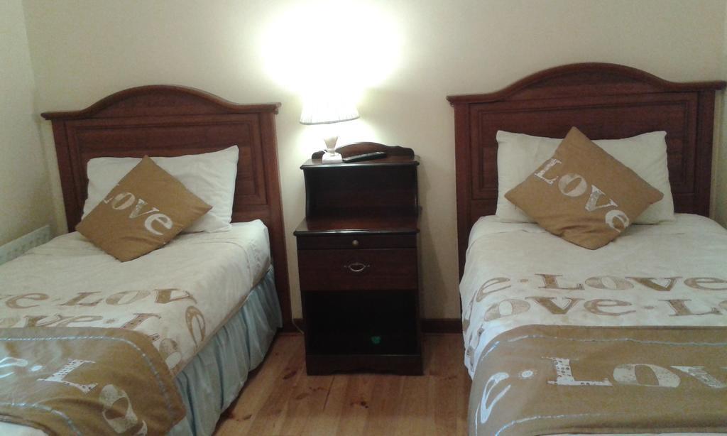 Achill West Coast House Bed & Breakfast Dooagh Bagian luar foto
