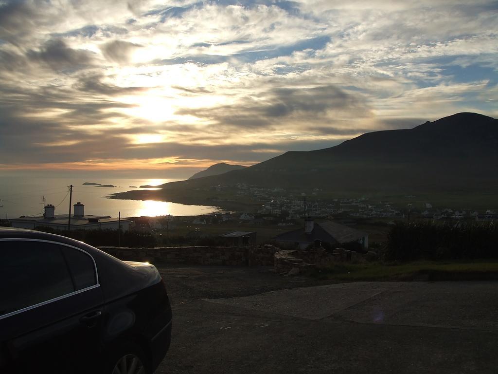 Achill West Coast House Bed & Breakfast Dooagh Bagian luar foto